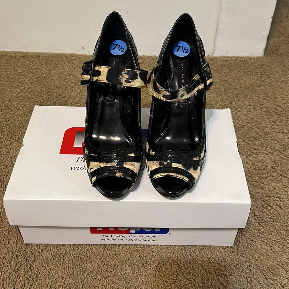Steve Madden peep top leopards print heels